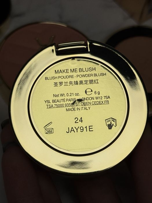 Рум'яна Yves Saint Laurent 24