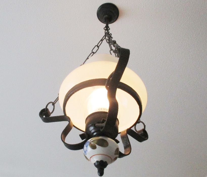 Candeeiro antigo - porcelana pintada á mão - Iluminação com lâmpada