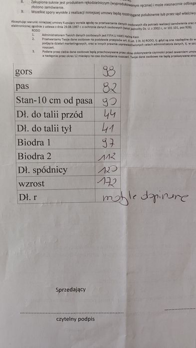 Piękna w suknia ślubna plus bolerko