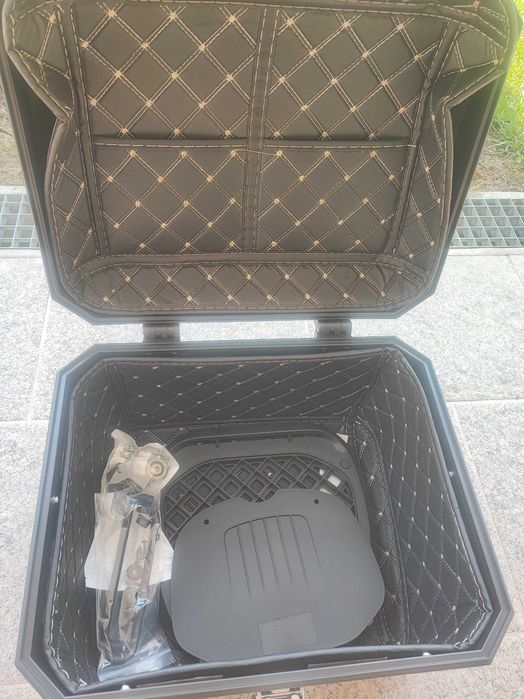 Baú / Top Case Universal Moto 45L (Inclui Base e Chaves)