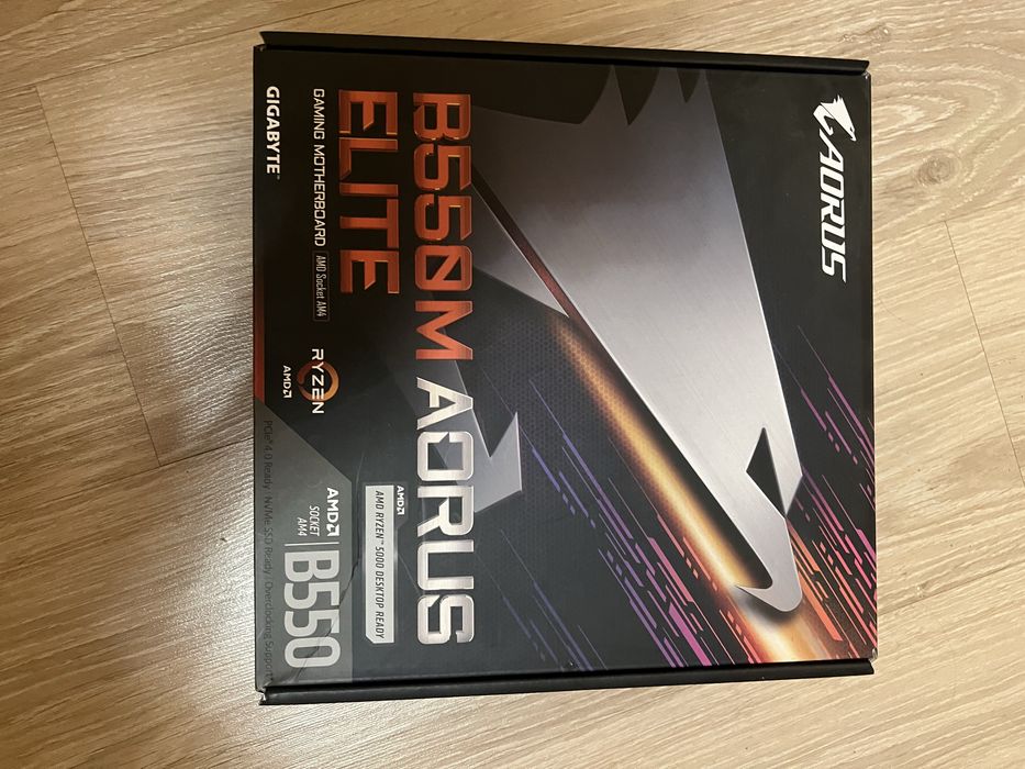 Материнська плата gigabyte aorus