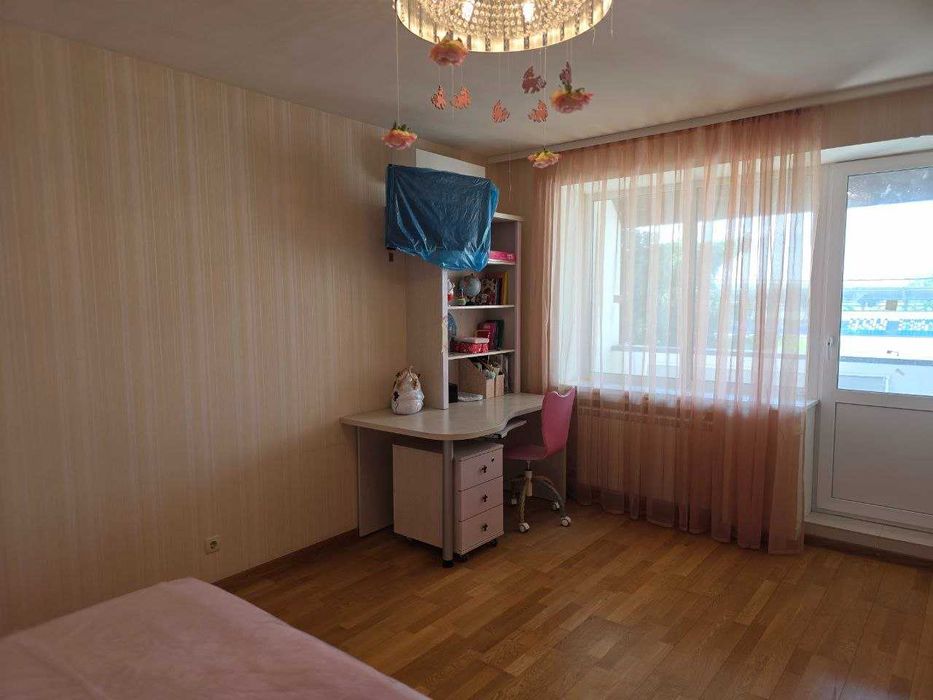 Продається сучасний будинок у Дергачах, район стадіону.