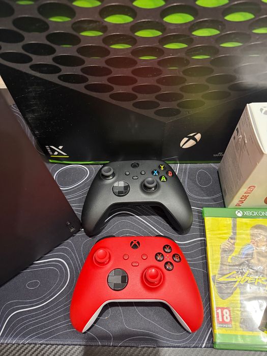 Xbox Series X 1TB + 2 pady + 2 gry