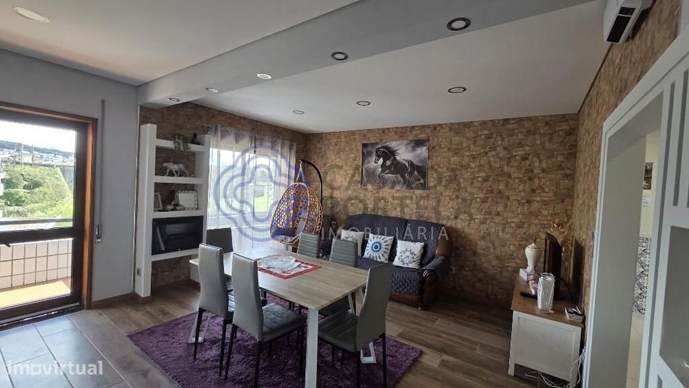 Apartamento T2 com garagem, jardim privativo e excelente localização