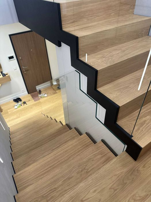 Schody na konstrukcji metalowej