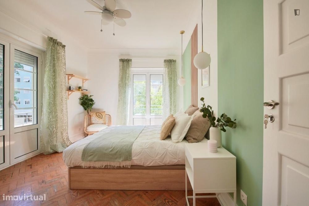 Quarto - localizado em Roma-Areeiro Lisbon