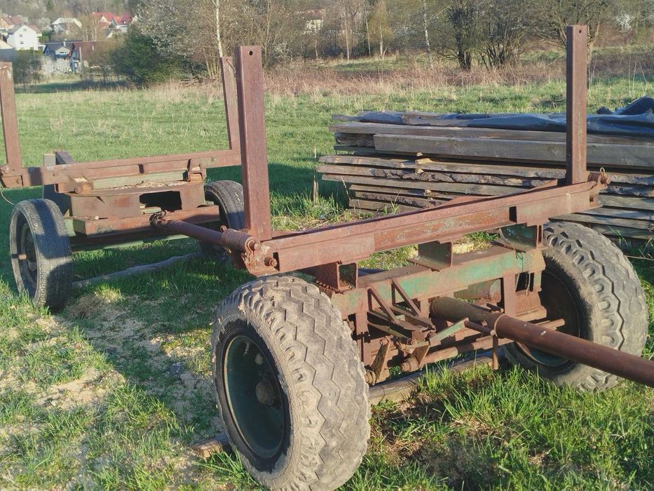 Przyczepa wóz dłużyca na drewno.