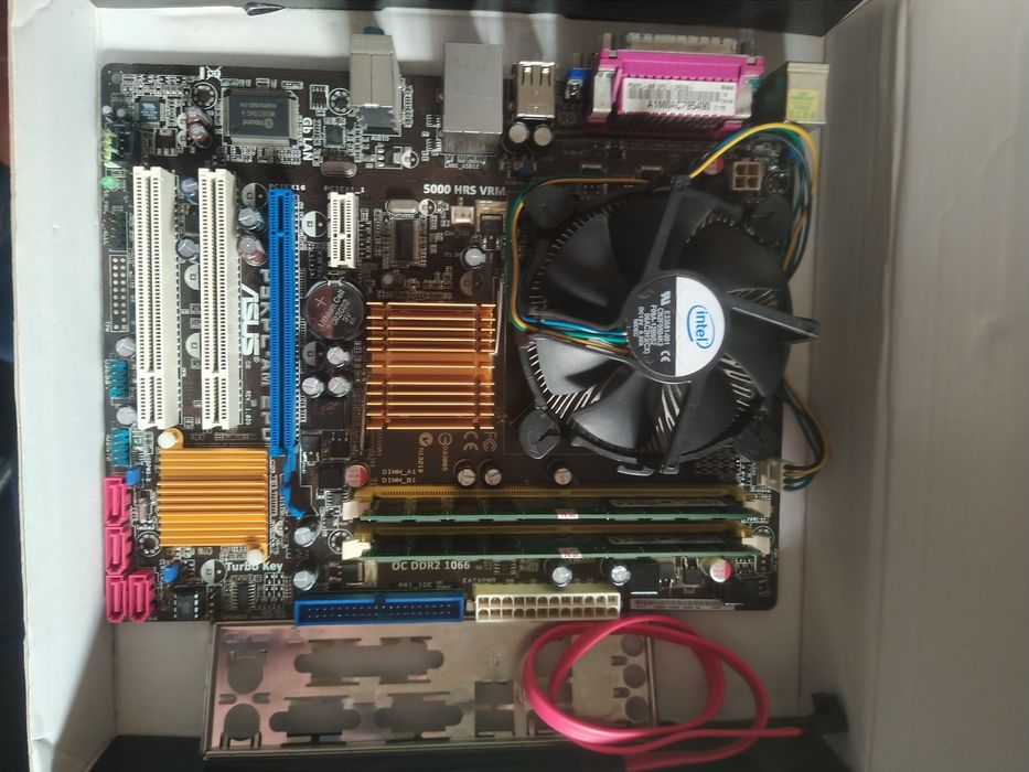 Vendo motherboard ASUS 775