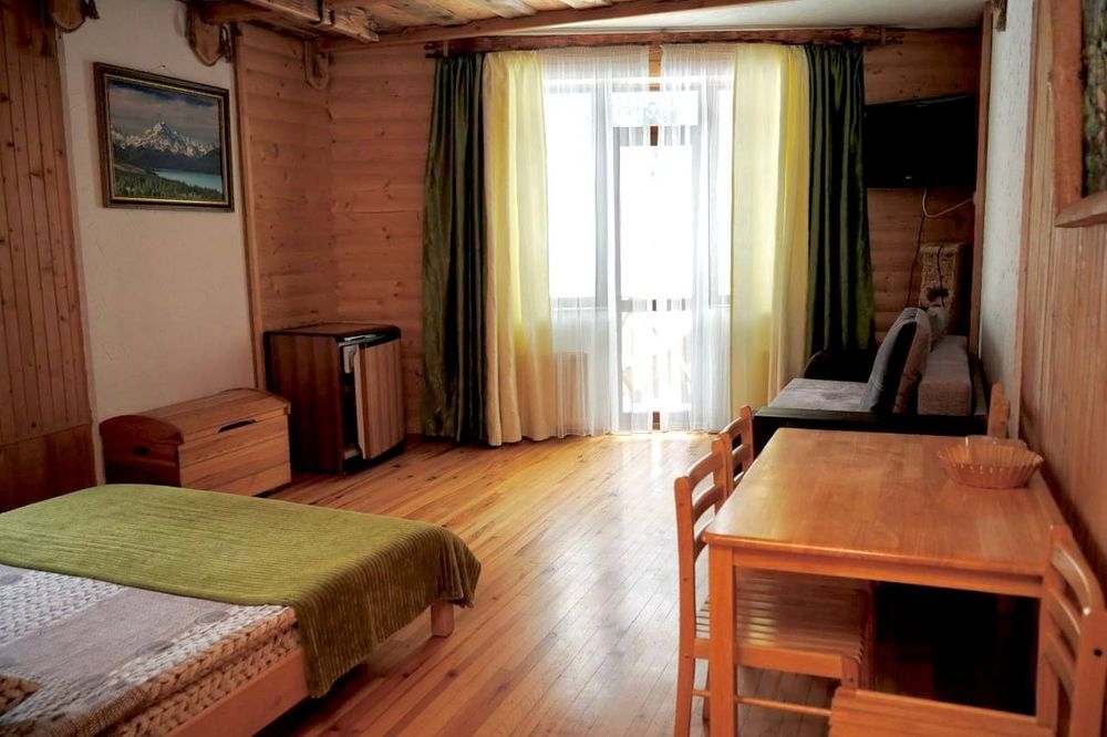 Відпочинок в Карпатах зі  сніданками /Подобово Буковель/Вид на гори,лі