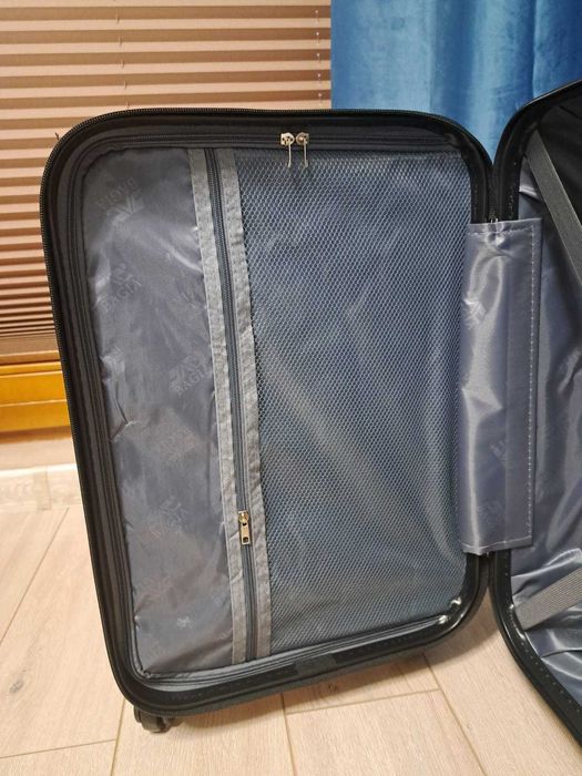 Walizka podróżna 65 l duża turystyczna wytrzymał pojemna na kółkach