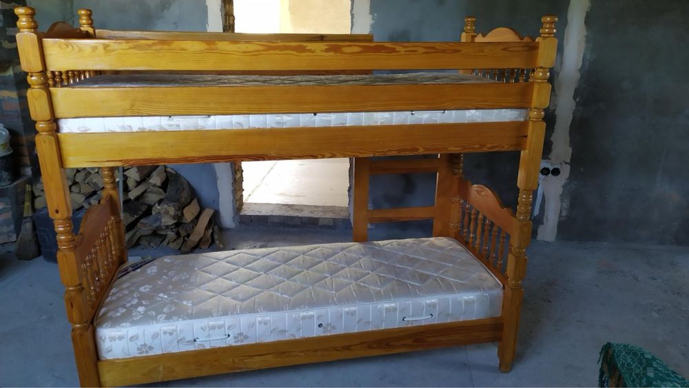 Продам дитяче ліжко з матрацами