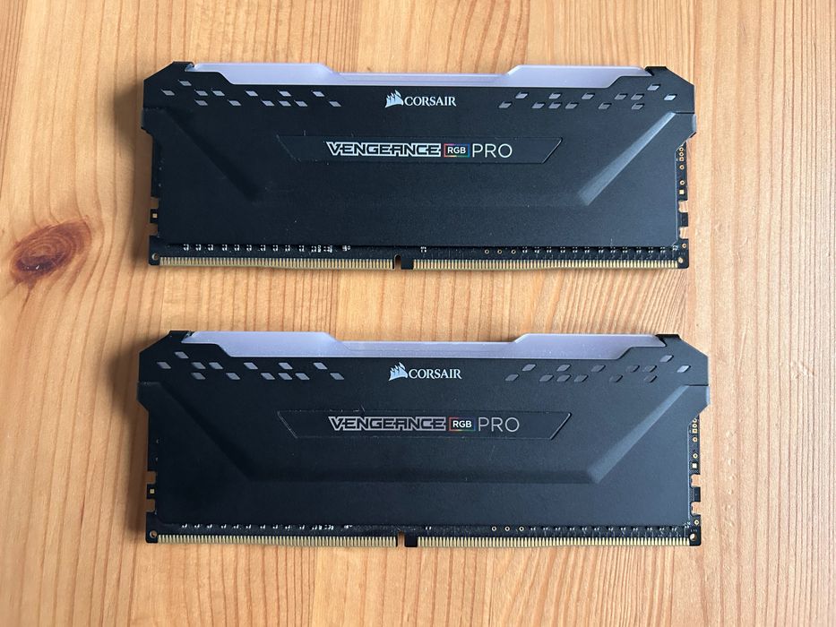 Pamięć RAM DDR4 Corsair 16GB (2x8GB) 3000MHz CL15 Vengeance RGB PRO
