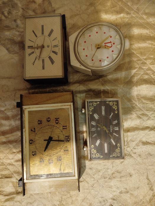 Часы  настенные,часы настольные продам