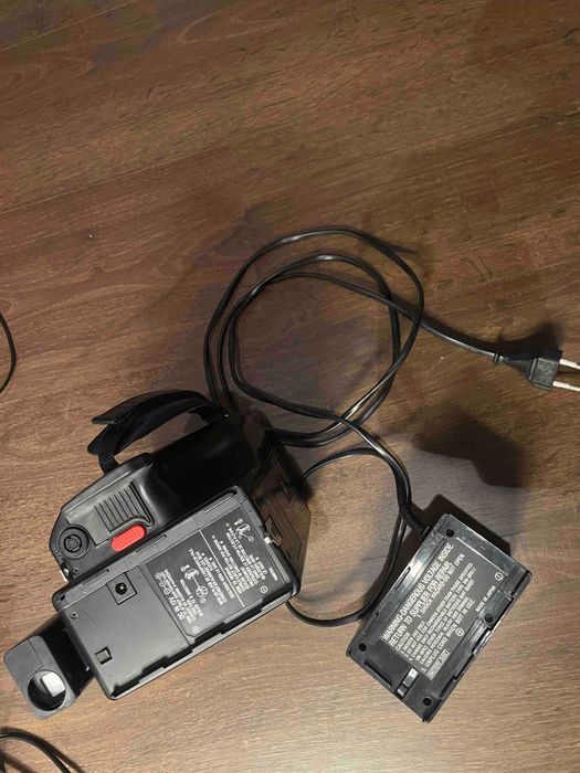 Câmara de vídeo Camcorder Hitachi VHS-C VM-C30S