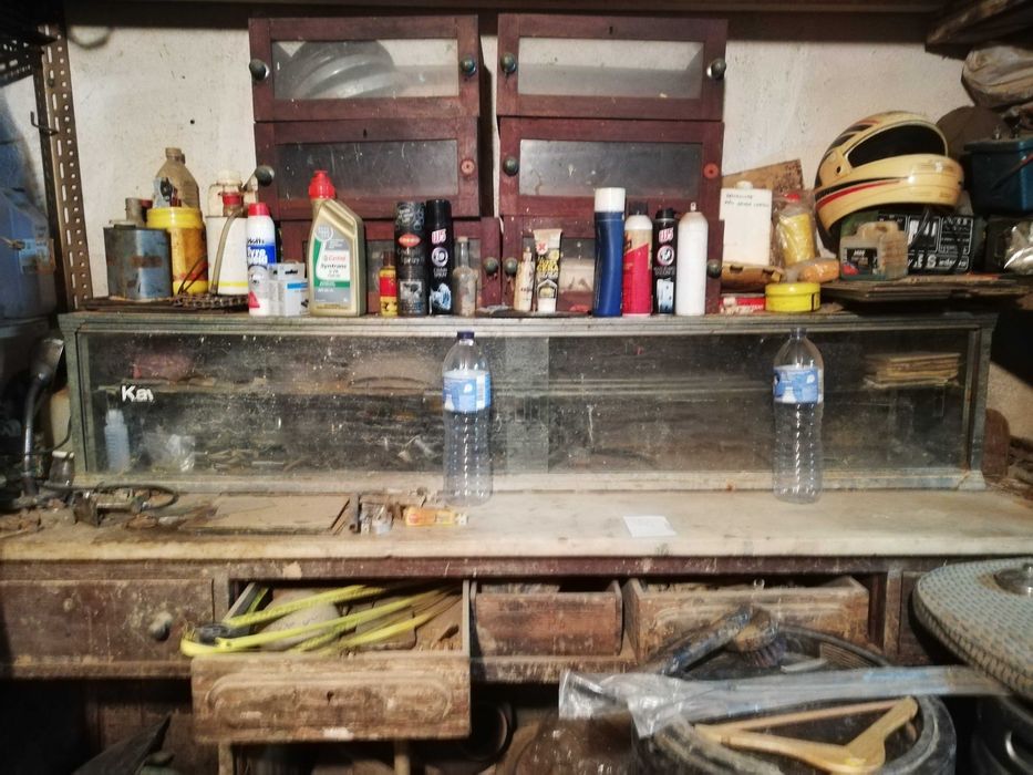 Expositor, Vitrine, Montra. Latão e vidro. Vintage.