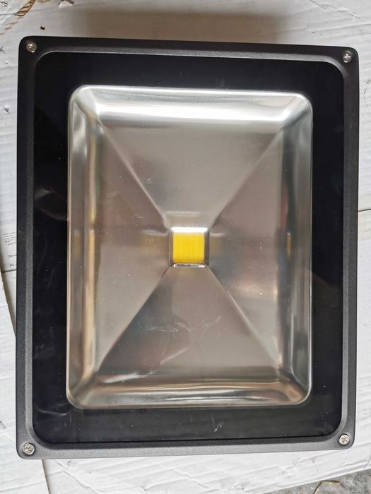 Naświetlacz halogen Led 50W + przewód 8m