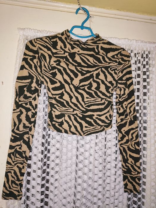 Top z długimi rękawami