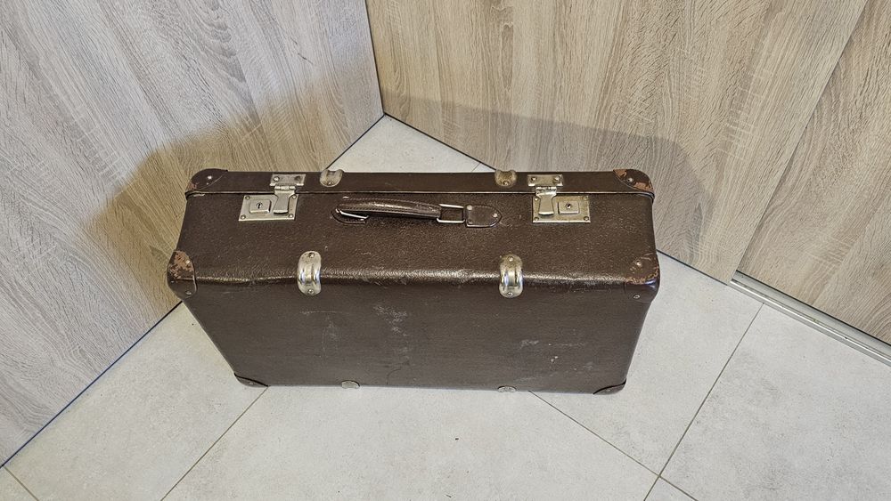 Stara  walizka  retro