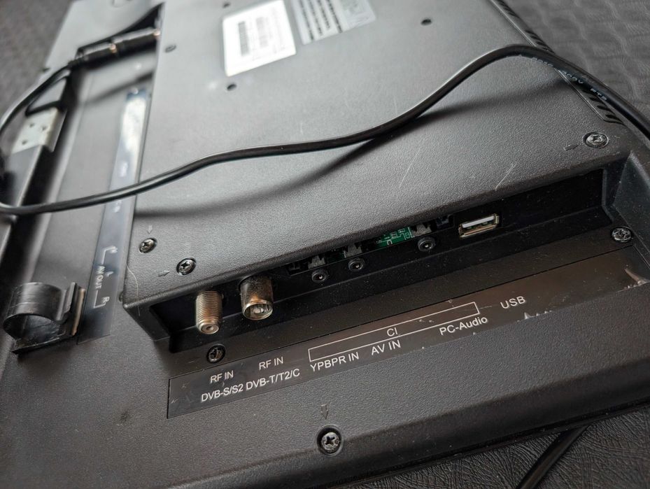 Telewizor Alphatronics R-19 DSB – 19”, DVD, DVB-T2/S2/C, 12/24V