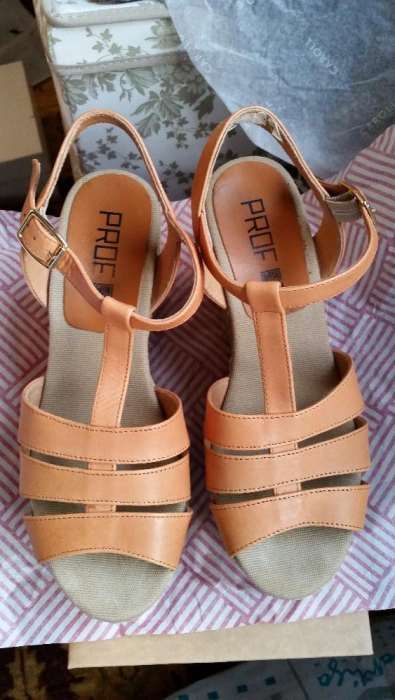 Sandálias de pele autêntica