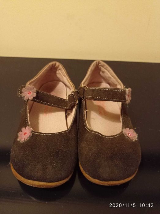 sapatilhas 24 / sapatos 25