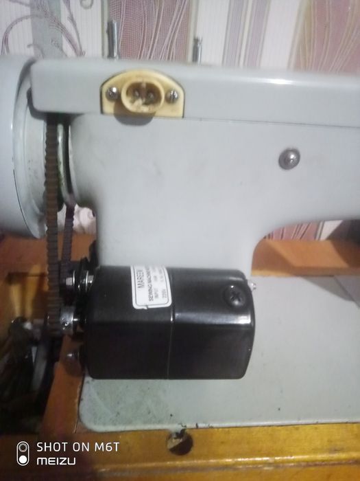Продаю швейную машынку