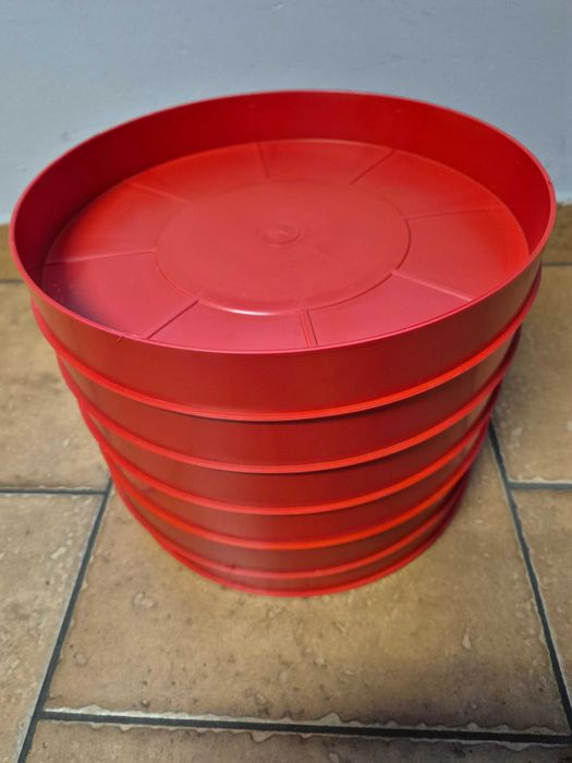 Producent karmniki okrągłe plastikowe o średnicy 30cm i 37cm