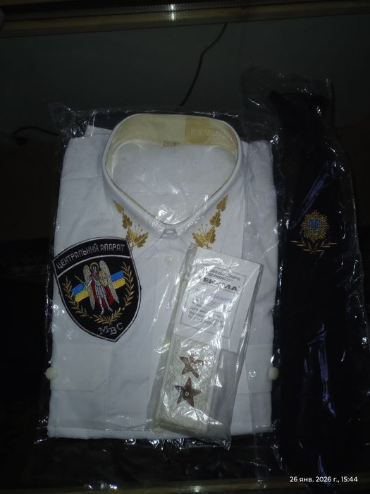 Сорочки, галстук и,шеврони,пагони  МВС.