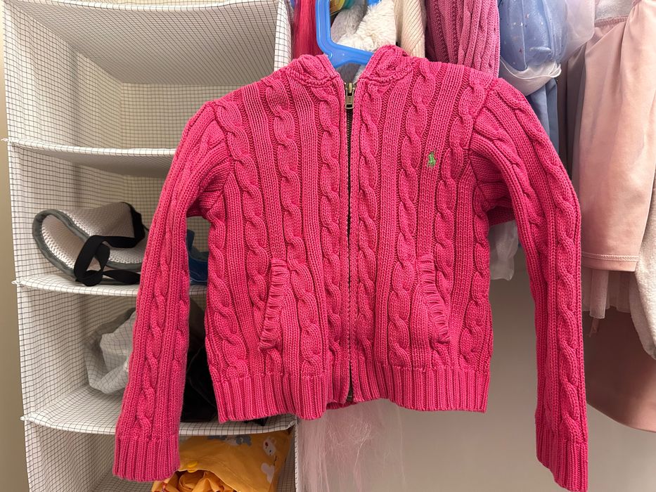 Bardzo ładne ubranie dla dziewczynki (4T), piękne nawet w detalach.