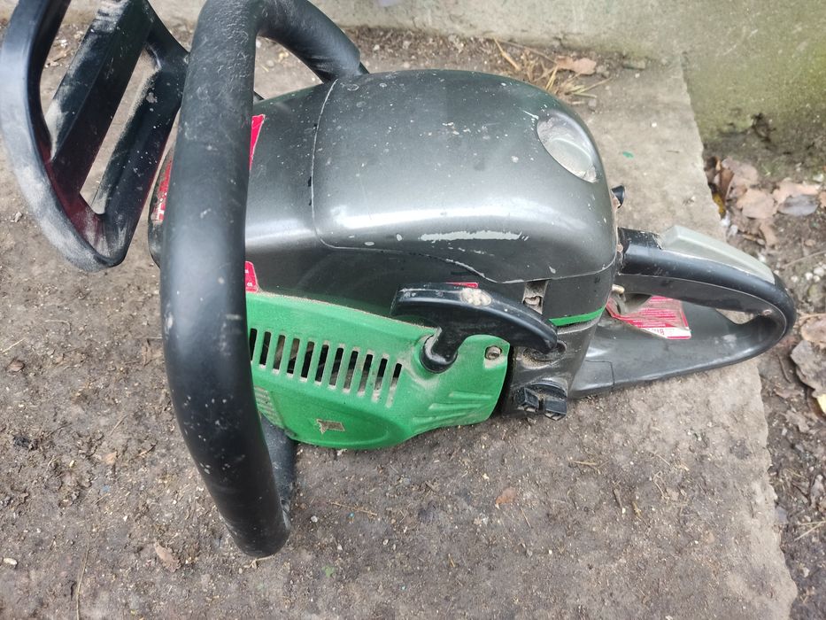 Продам бензопилу.