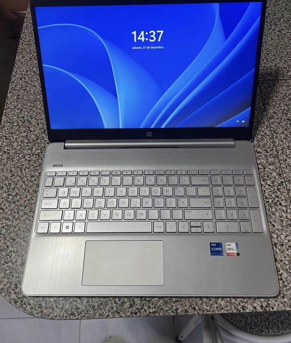 Portátil HP 15s-fq5023np - 15.6" Core i7 16GB 512GB SSD ×