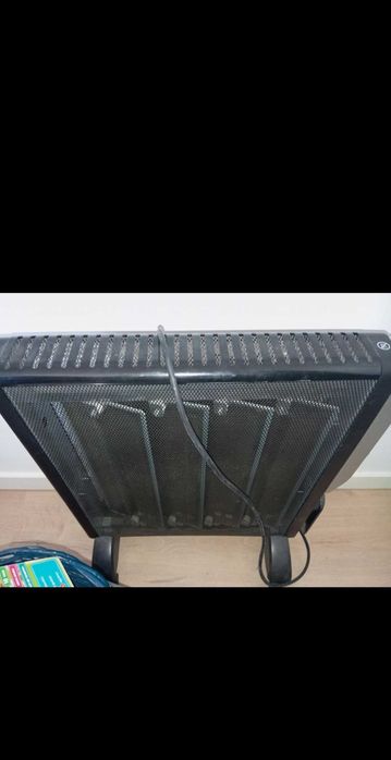 2 Aquecedores a luz um de parede