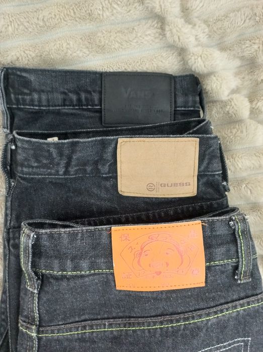 Jeans Evisu , Guess , Vans