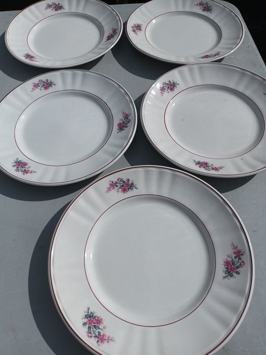 Pratos Sacavem em estado quase novo