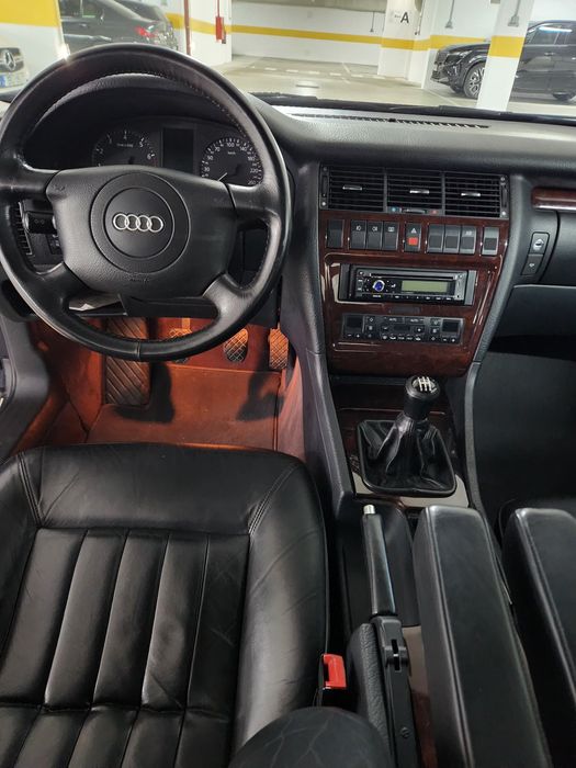 Audi A8 motor 2.8 193cv gasolina só 127.000 km nacional 1 dono livro de revisões na marca impecável Aceito retoma