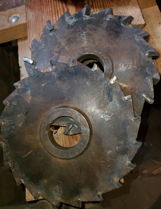 Електродвигун з шпинделем під фрези