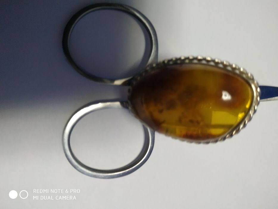 Вироби з натурального бурштину.