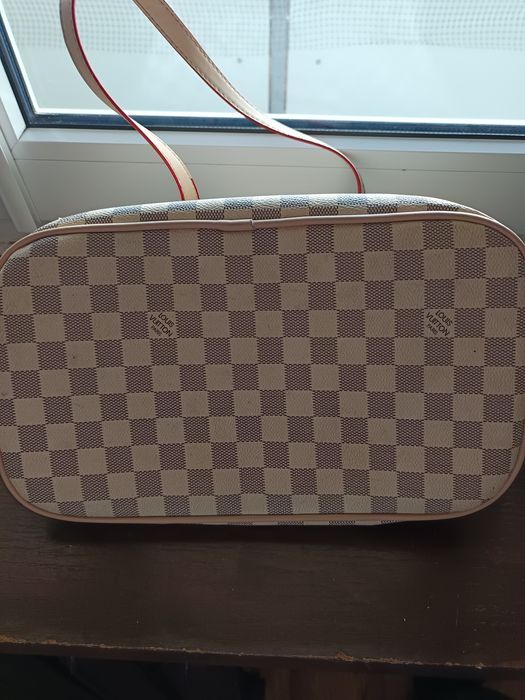 Torebka worek, kilka śladów użytkowania.