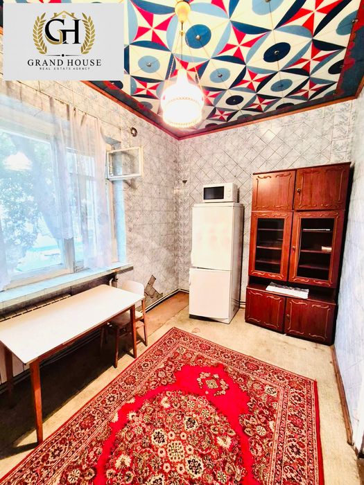 Продам елітну трикімнатну квартиру в центрі міста - 100 м².