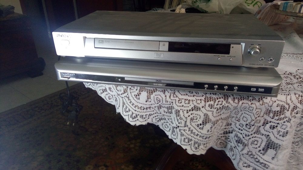 Selling 1 VCR plus 1 DVD64585695743105122