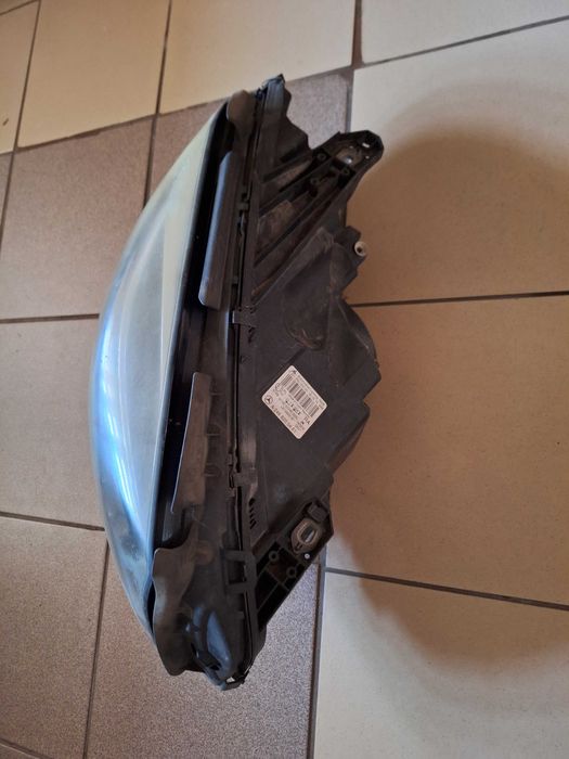 Reflektor-lampa przednia prawa Mercedes B-W246