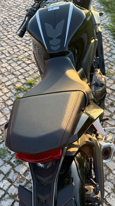 Vendo CBR 650R Impecável