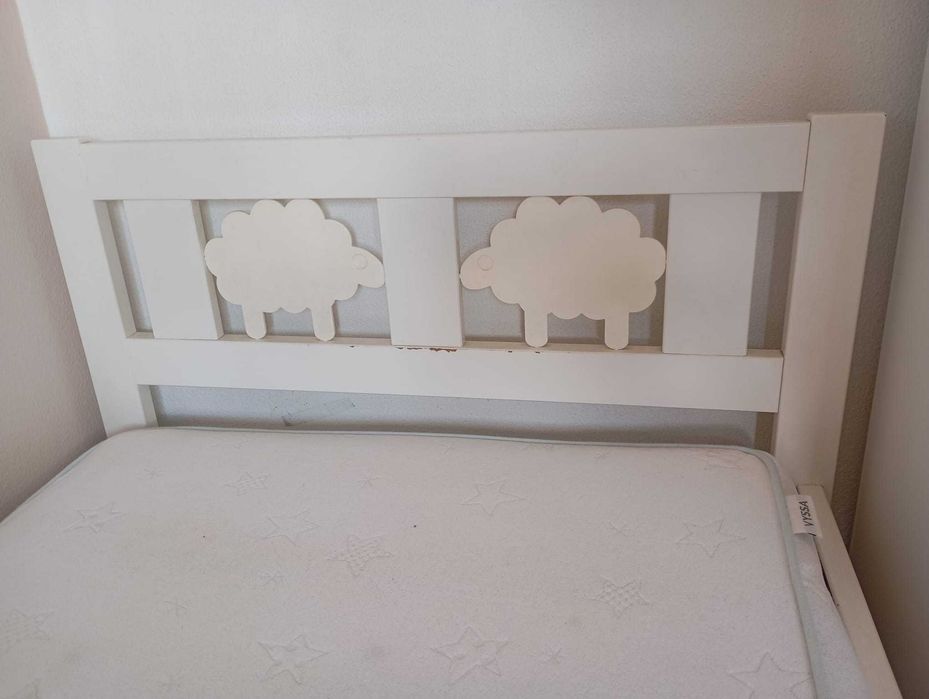 Cama de criança IKEA com colchão - usada a bom preço