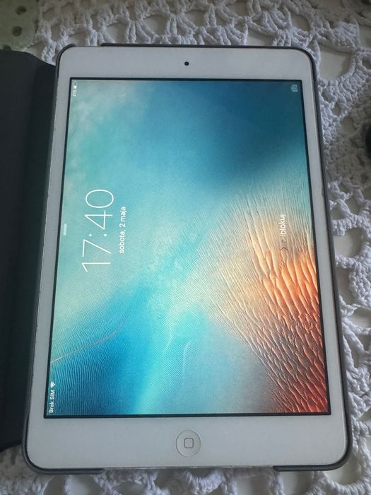 iPad Apple model MD543FD/A używany z etui