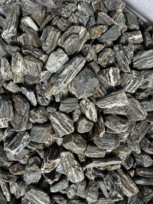 Kora kamienna, szpilki kamienne, kamienie murowane, crystal white