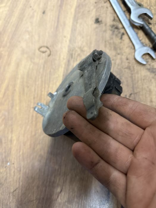 Szczękotrzymacz tył tylny Simson SR50 SR4 Schwalbe KR org DDR wysyłka