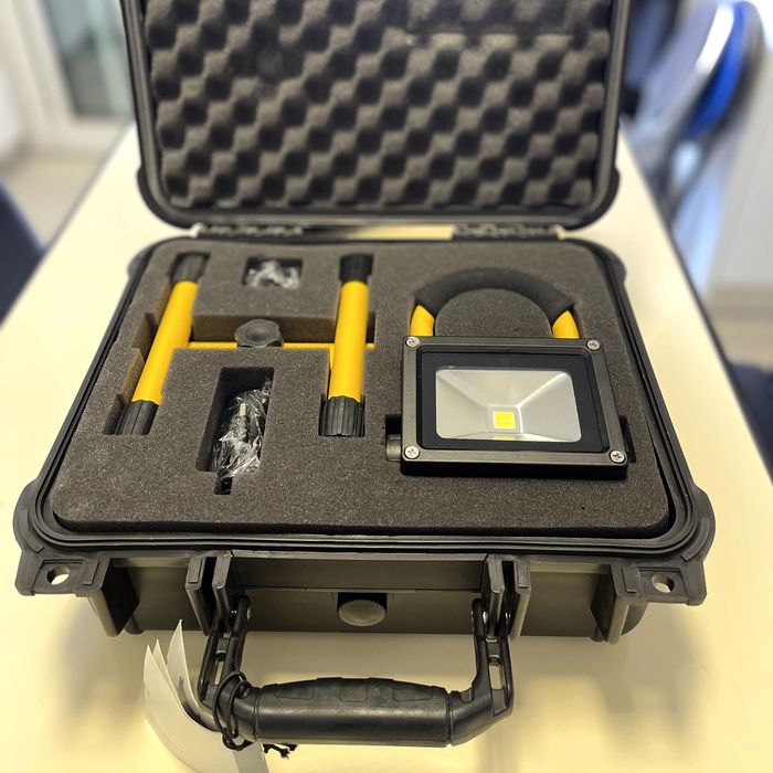 Mini Projetor LED 12V c/ mala estanque