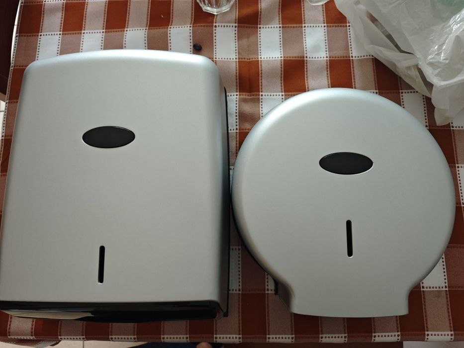 Dispensador de papel higiénico industrial e papel de mãos