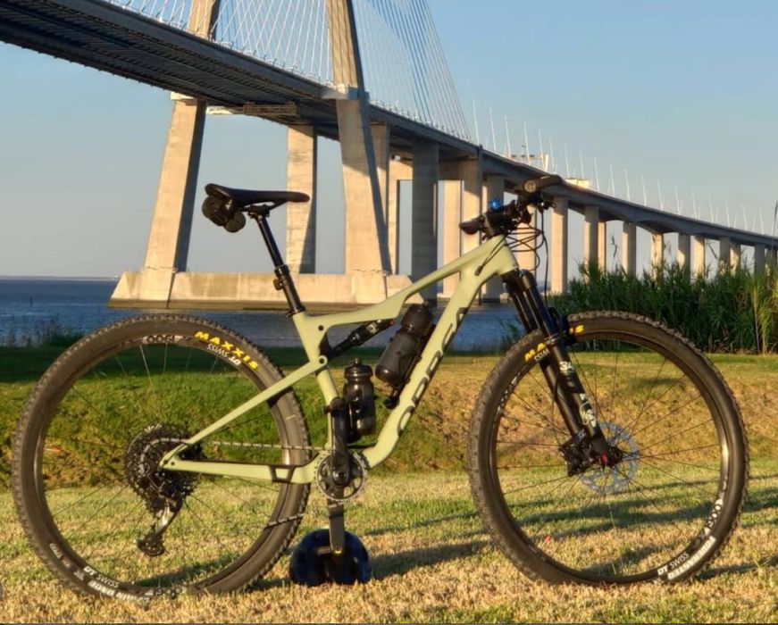 Orbea Oiz M20 TR tamanho M - SRAM GX AXS