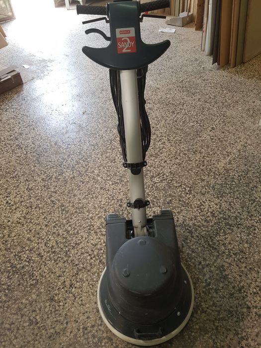 Conjunto de robô e frazadora